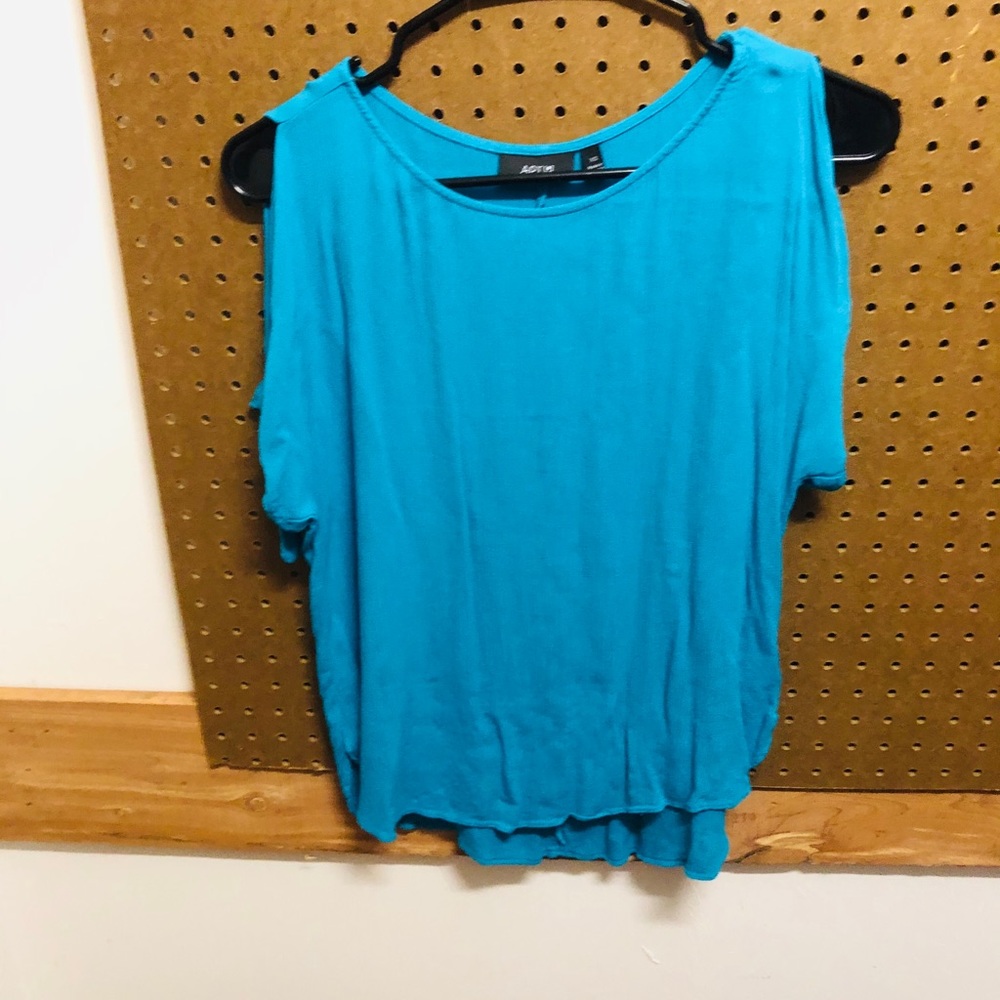 Cold shoulder shirt sleeve top